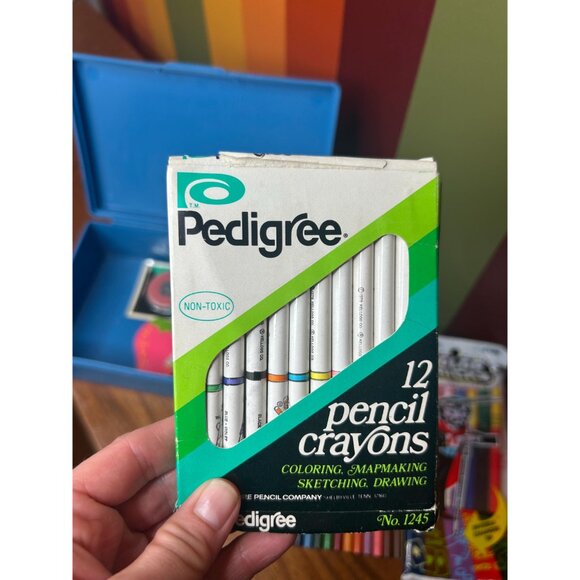 Blue plastic vintage pencil case with pencil crayons and markers mini paint set - Picture 6 of 6